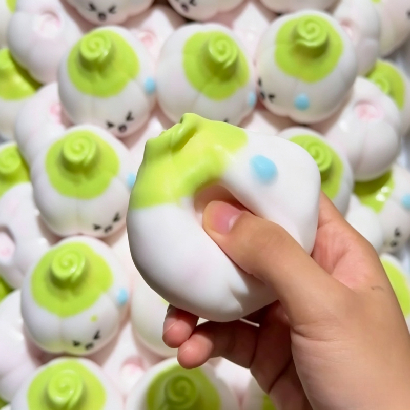 Cute Emoji Garlic ﻿Squishy Str - Party Games For Adults And Kids recension och pris